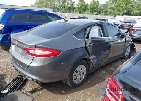 2013 Ford Fusion S z USA, uszkodzony, nr VIN 3FA6P0G71DR278328